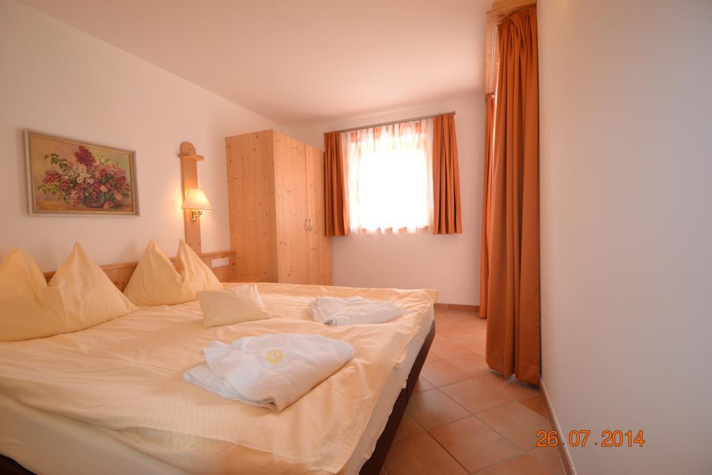 Appartement Hotel Sonneck Konigsleiten Oda fotoğraf